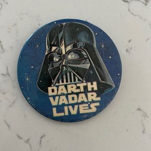 Vintage Star Wars Darth Vader 'Vadar' Lives Tin Button Pin 1977 A New Hope